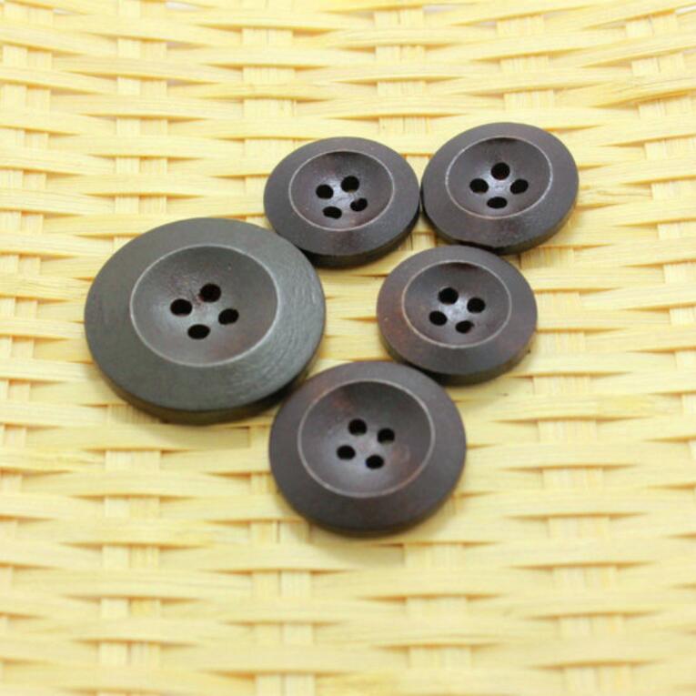 从卫浴销售到时尚细节 探索18L-28L深咖啡色倒边四眼木质纽扣的跨界魅力